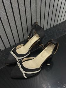Elegant Black Heels with Rhinestones