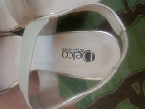 Stylish Delco Sandals