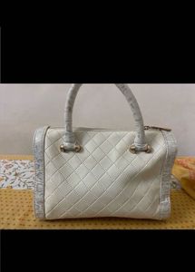 Elegant White Quilted Handbag