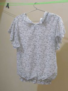 Chic Floral Print Blouse with Ruffle Details