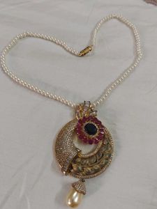 Elegant Pearl Necklace with Statement Pendant