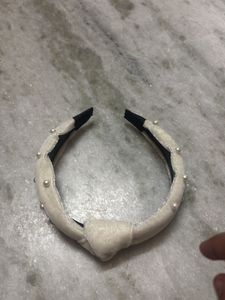 off white Pearl Headband ✨✨