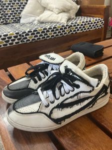 GULLY LABS Unique Black &amp; White Sneakers