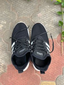 Unisex Adidas Black &amp; White Sports Shoes