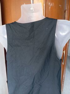 Sleeveless Black Pleated Dress