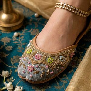 Embroidered Jutti