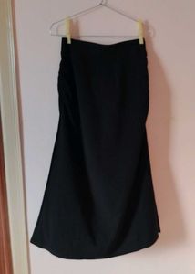 Chic Black Midi Skirt with High Slit