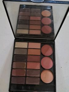 eyeshadow with blush pallete