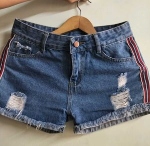 Mid rise Y2K shorts