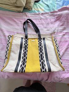 Stylish Handbag with Unique Design