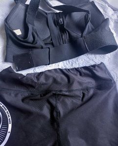 Athletic Set: Sports Bra &amp; Skull Print Shorts