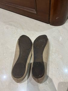 Elegant Beige &amp; Black Ballet Flats