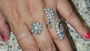 Attached Flower Leaf Design Ring