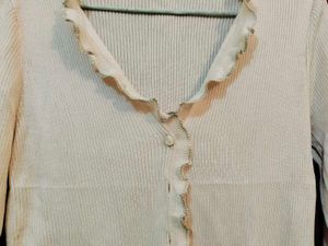 Elegant Knit Cardigan with Ruffle Detail