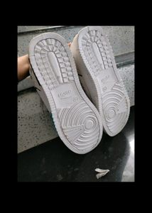 Stylish White Shooes For Man's