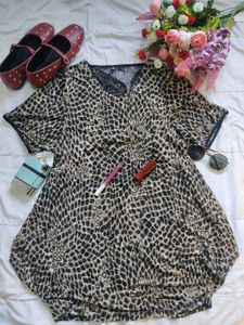 Chic Leopard Print Top