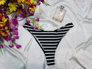 🇳🇿💫🎀Black and White Striped Thong Panty