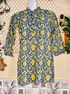 Girls Blue Floral Kurti with Leggings