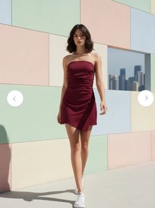 Chic Burgundy Strapless Mini Dress