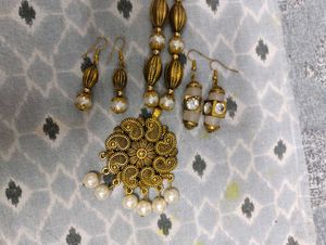 Ethnic Pearl and Gold Necklace Set