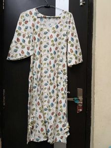 Elegant White Kurta with Leaf Print