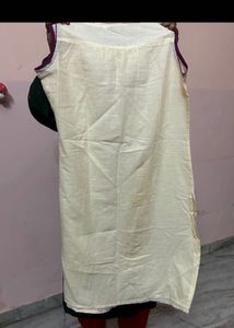 Elegant Embroidered Sleeveless Kurta Unused