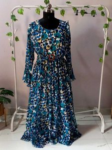 Brand New Very Pretty Flowy Dress 👗 😍