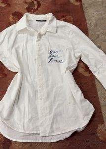 White Button-Up Shirt with Embroidered "Sun Sea Lo