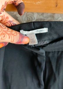 women pleated black trousers