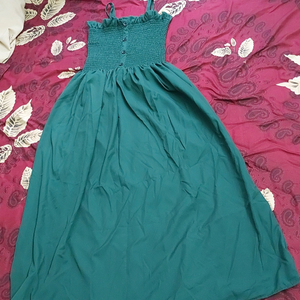 got in from shein, size is medium, long ankle length sleeveless dark green gown