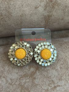 Round Mirror &amp; Yellow Earrings