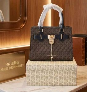 Micheal kors slingbags