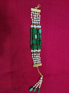 Elegant Pearl and Green Beaded Bracelet
