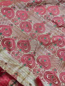 Exquisite Handwoven Saree without blouse