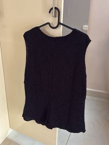 H&amp;M - Black Textured Button-Up Sleeveless Top