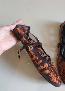 Chic Embroidered Mesh Ballet Flats