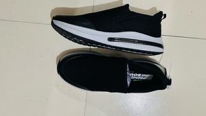 Red tape Stylish Black Slip-On Sneakers