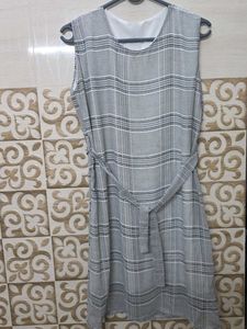 Chic Plaid Sleeveless Dress with Belt