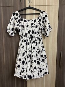 Chic Black &amp; White Floral Dress