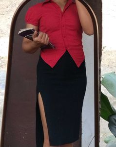 Chic Black Pencil Skirt 🖤
