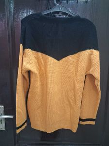 Stylish Knitted Sweater with Floral Detail