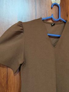 Stylish Brown V-Neck Puff Sleeve Top