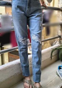 Light Wash Ripped Jeans