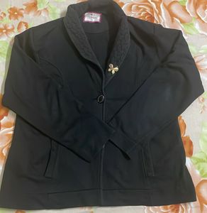 Coat Style Comfortable, Buttoned Sweatshirt.
