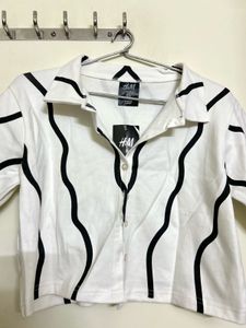 H&amp;M White Black Cropped Shirt