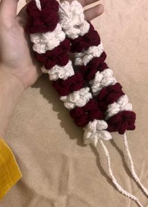 Maroon &amp; White Crochet Gajra