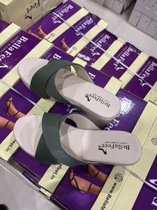 Bella Feet Wedge Sandals