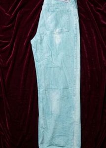 Trendy Light Blue Wash Jeans | UNISEX*