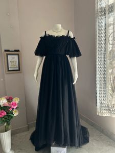Elegant Off-Shoulder Black Tulle Gown
