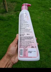Everyuth Naturals Rejuvenating Flora Body Lotion